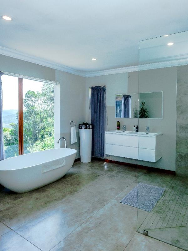 Unit 5 Bathroom